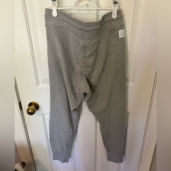 Reebok, jogging, used but still in good condition, size Large (made short). - Picture 2 of 2